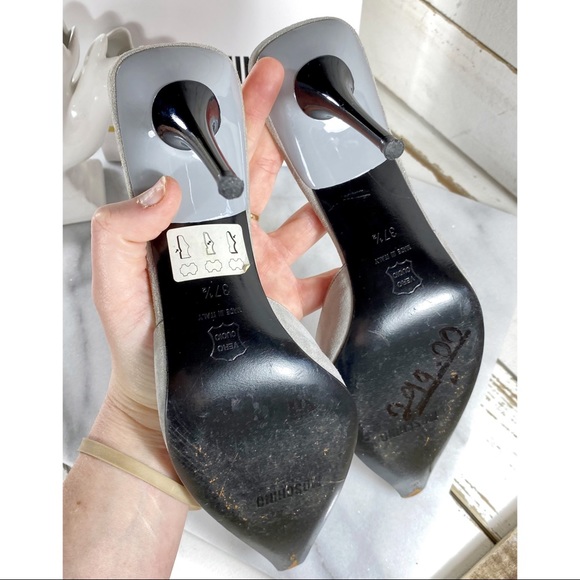 |SOLD| Moschino Couture Avantgarde Mouse Pumps - Picture 5 of 8